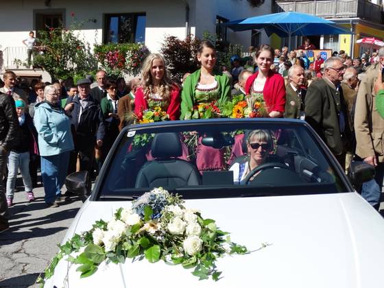 Die neuen Hoheiten beim Blumenkorso 2015 (C) Oststeiermark Tourismus
