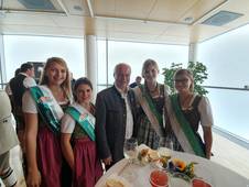 Die Blumenhoheiten beim Empfang im Rathaus (C) Franz Binder