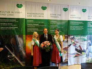 Valentinstagsbesuch bei LR Dr. Buchmann 2016 (C) Oststeiermark Tourismus