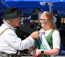 Krafstpendekirtag 2024 Interview Blumenprinzessin (C) Hans Ramirer
