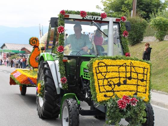 Blumenkorso 2013 in Strallegg Traktor (C) Oststeiermark Tourismus